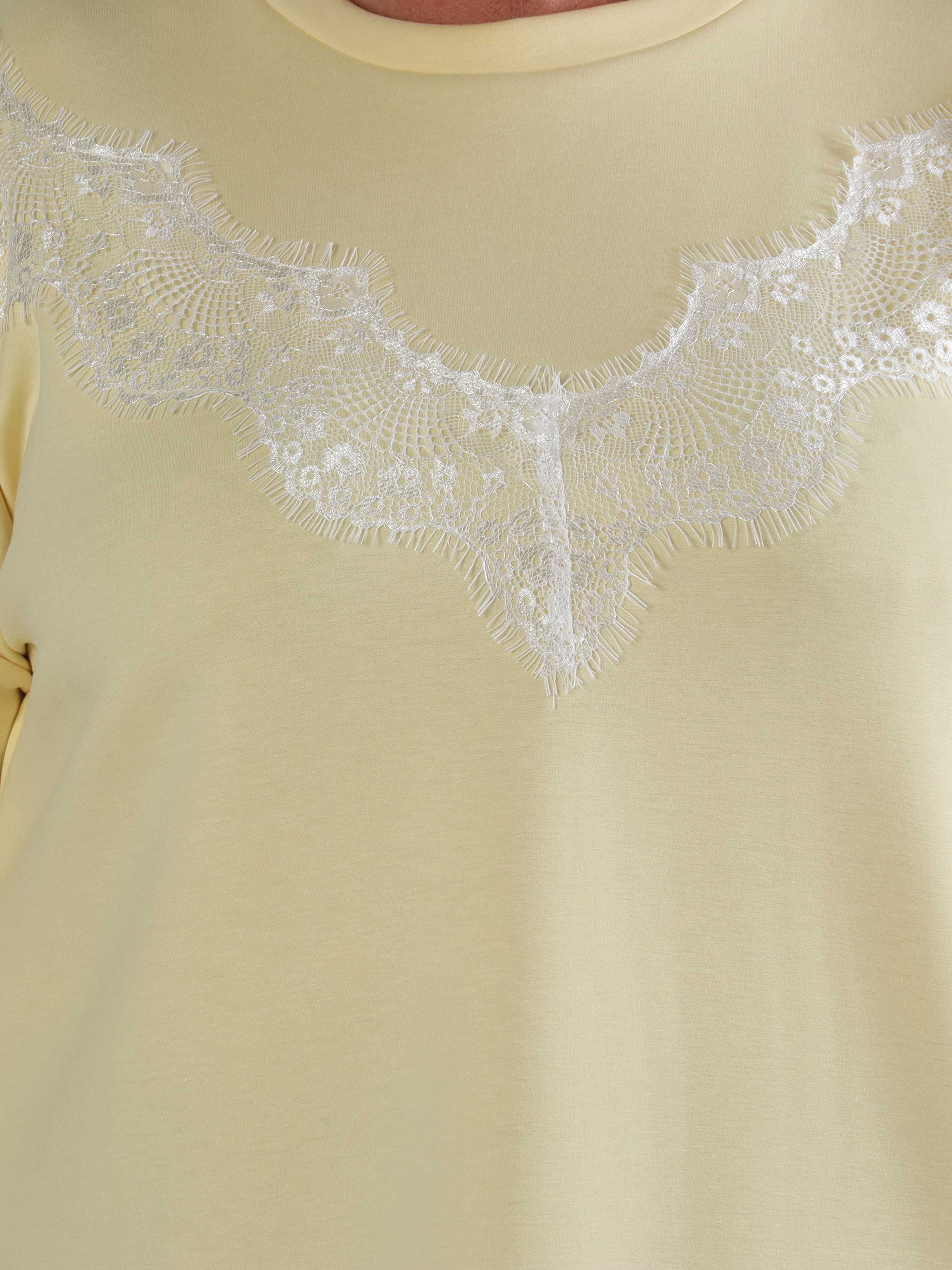 Abbelone - Plus size joggingbluse i viskose med blonde henover brystet